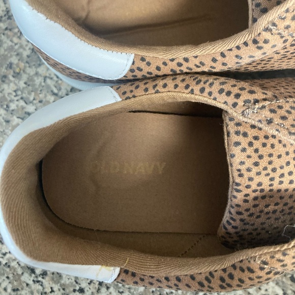 Old Navy Leopard Sneaker - Picture 3 of 9